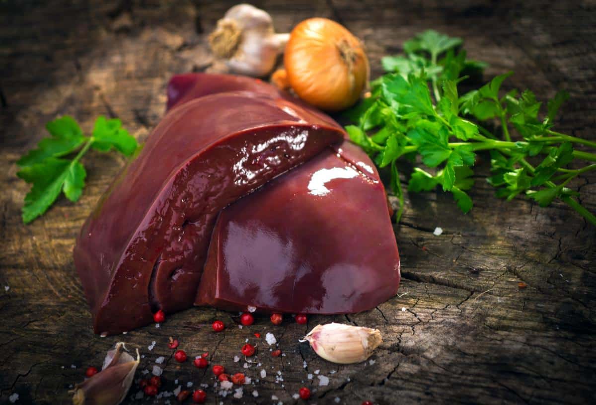Kepenų plėvelės pašalinimas ir kvapo pašalinimas: kaip apdoroti kepenis prieš