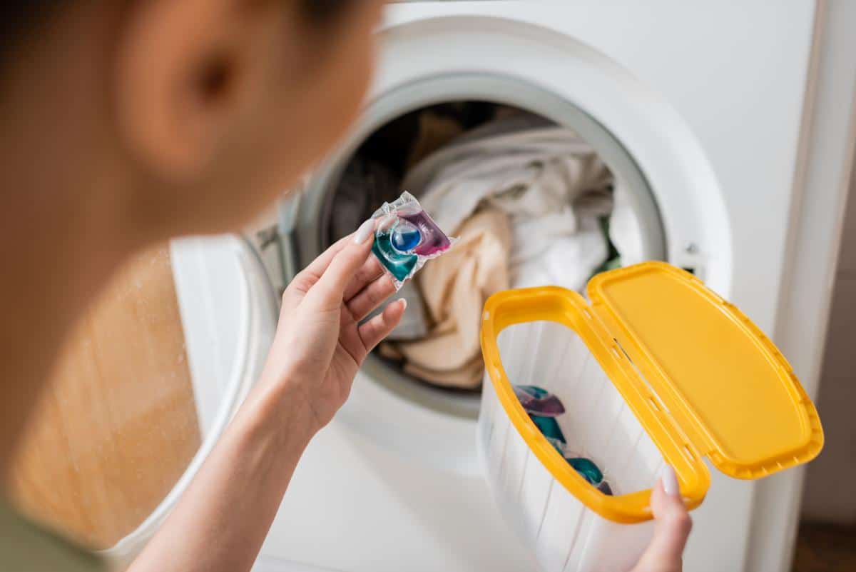 Kiek skalbinių galima dėti į skalbyklę: ekspertas pateikė aiškų atsakymą