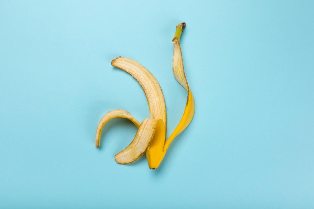 Neišmeskite žievelės: patarimai, kaip panaudoti bananų žieveles namuose
