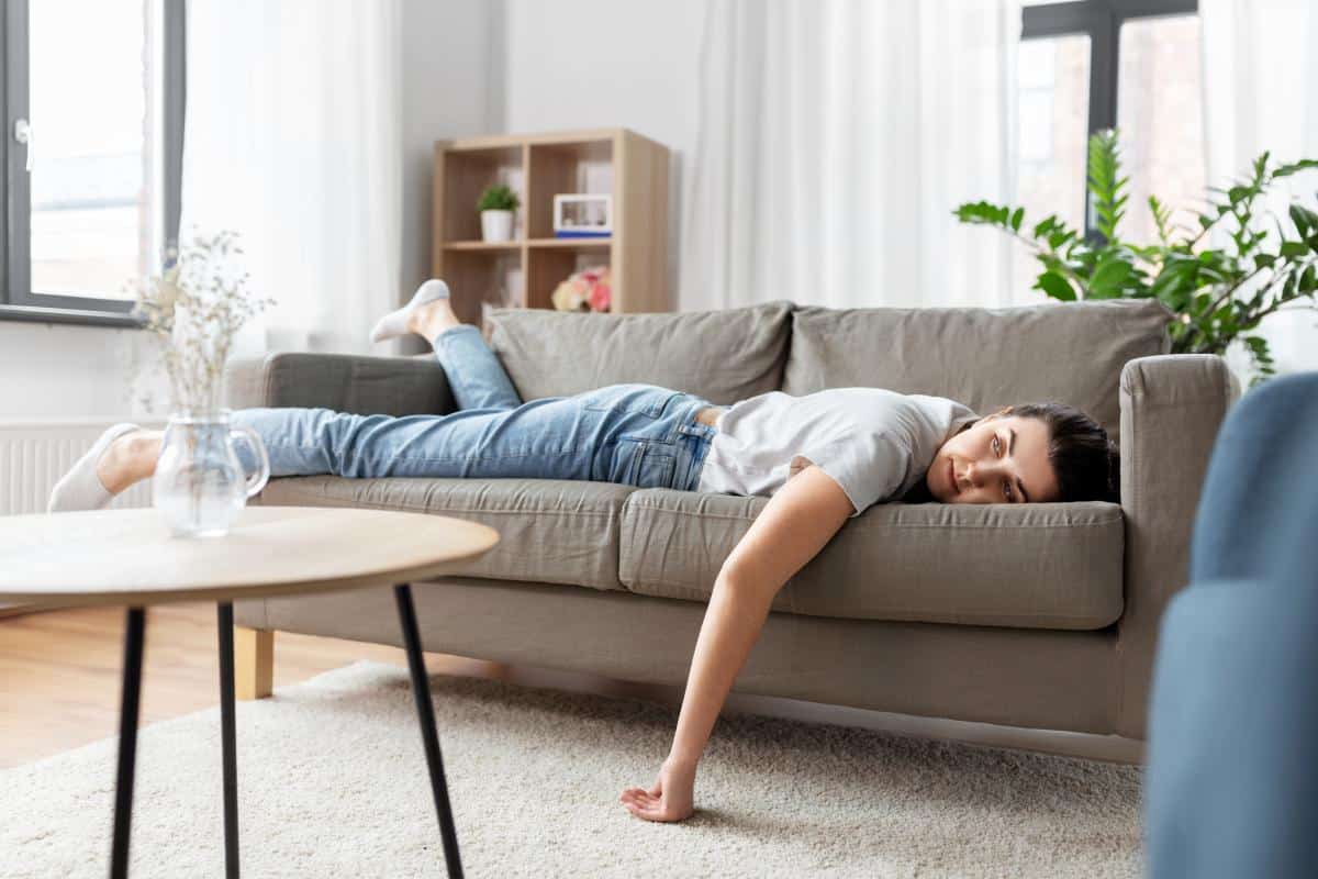 Kaip įveikti tinginystę ir apatiją: 5 patarimai, kaip pakilti nuo