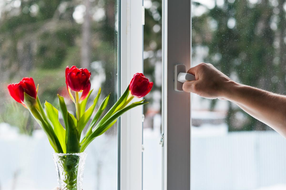 Užstrigęs ir neatsidaro: kaip atrakinti plastikinio lango rankeną