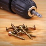 Girgždančios grindys: kaip išspręsti problemą neatidarant grindų lentų