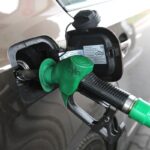 Kas nutinka, jei į automobilį pripildote pilną baką: nedarykite šios