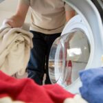 Skalbimo mašina skleidžia degėsių kvapą: ką daryti ir kada galite
