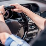 Automobilių savininkai išsiaiškino, kokiu greičiu važiuojant padidėja degalų sąnaudos: rezultatai