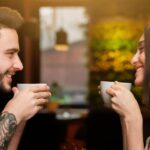 Kaip lengvai flirtuoti su moterimis ir neatrodyti nuobodžiai: netikėti patarimai